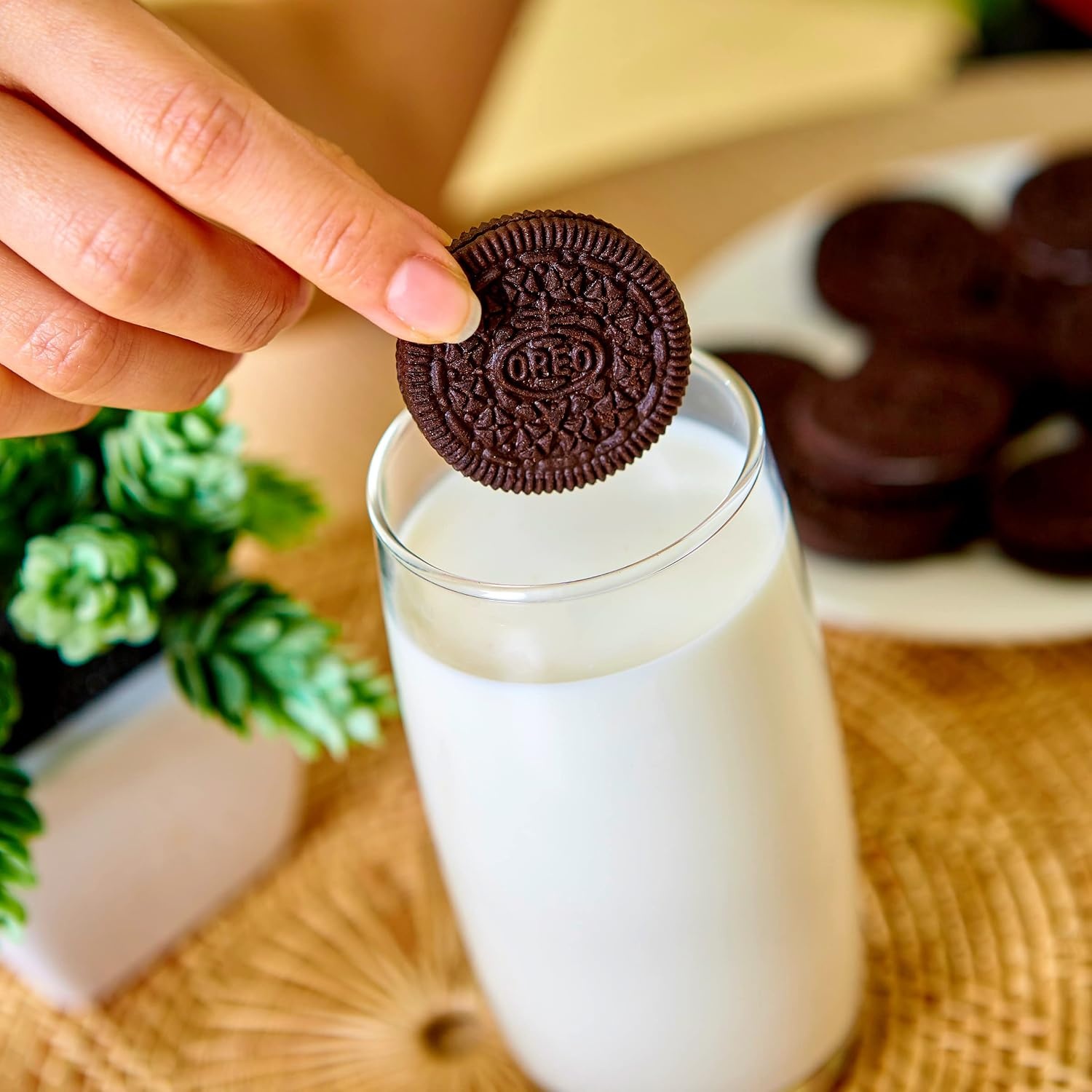 image:imageOREO Chocolate Sandwich Cookies 52 oz